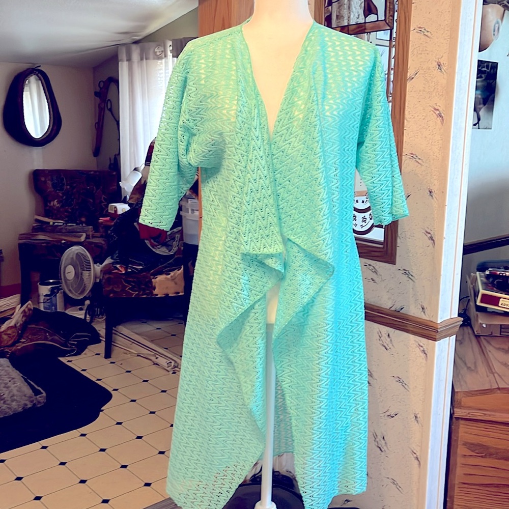Lularoe Shirley, teal green, very pretty, size small, in great condition.